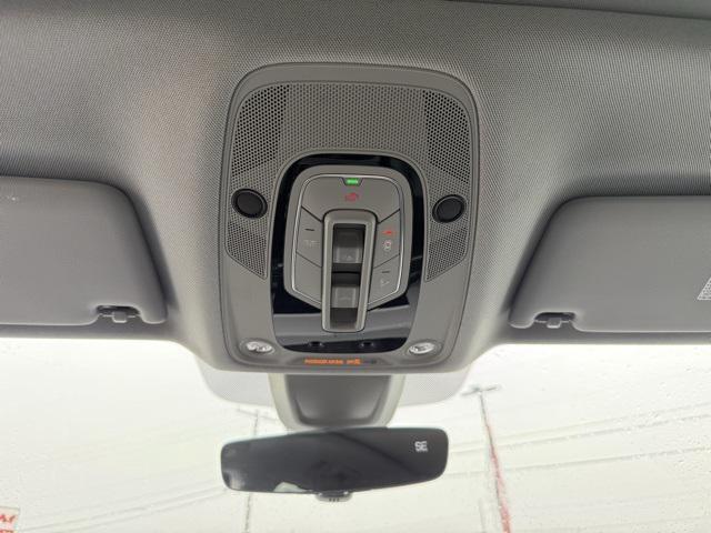 Photo of 2025 Glacier White Audi Q5