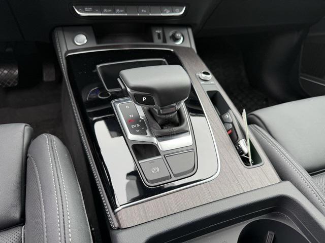 Photo of 2025 Glacier White Audi Q5