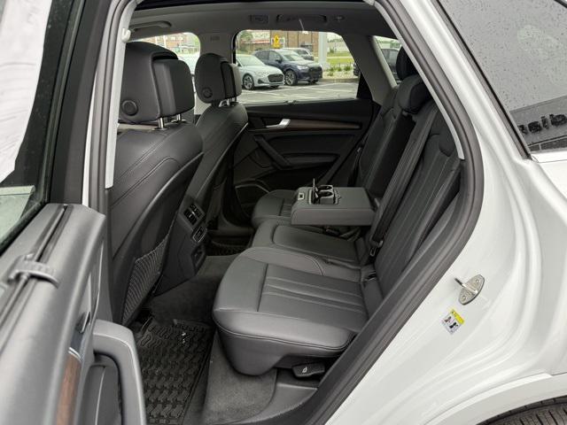 Photo of 2025 Glacier White Audi Q5
