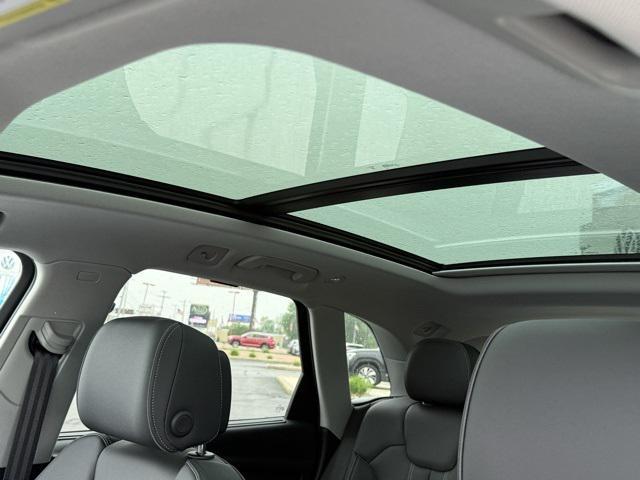 Photo of 2025 Glacier White Audi Q5