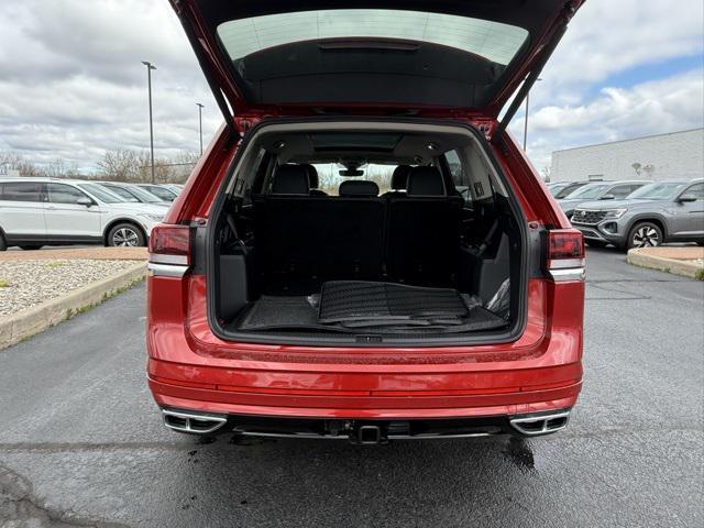 Photo of 2025 Red Metallic Volkswagen Atlas