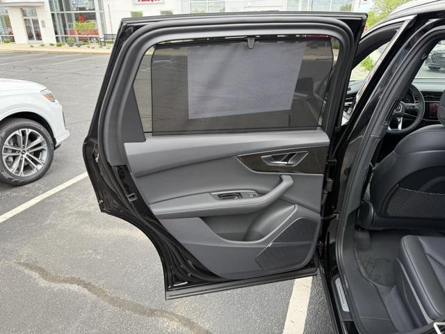 Photo of 2025 Mythos Black Metallic Audi Q7