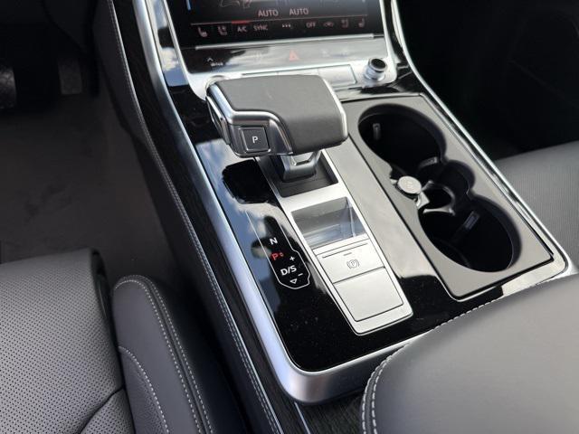 Photo of 2025 Mythos Black Metallic Audi Q7