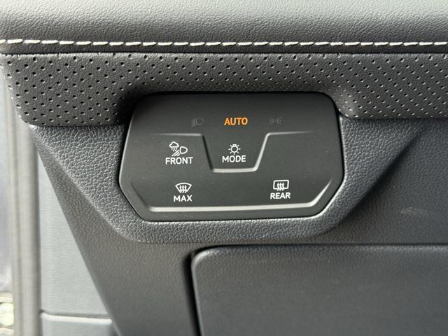 Photo of 2025 Silver Mist Metallic Volkswagen Atlas Cross Sport