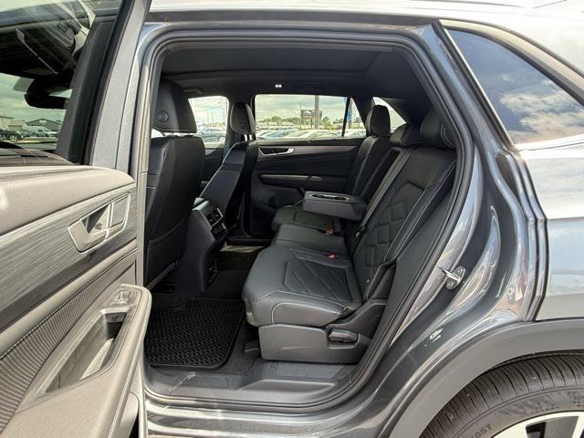 Photo of 2025 Silver Mist Metallic Volkswagen Atlas Cross Sport