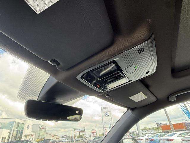Photo of 2025 Silver Mist Metallic Volkswagen Atlas Cross Sport