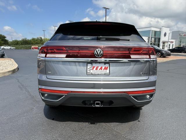Photo of 2025 Silver Mist Metallic Volkswagen Atlas Cross Sport