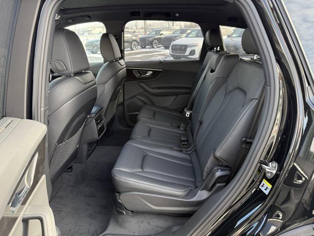 Photo of 2025 Mythos Black Metallic Audi Q7