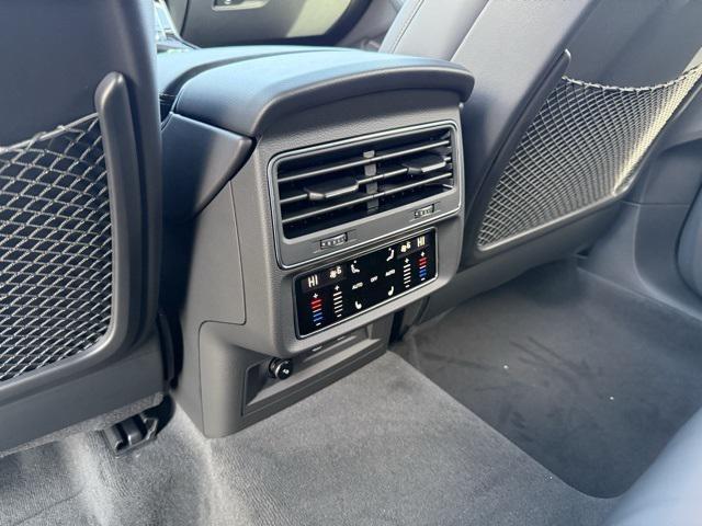 Photo of 2025 Mythos Black Metallic Audi Q7