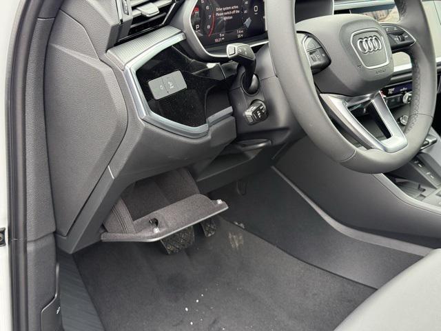 Photo of 2025 Glacier White Metallic Audi Q3