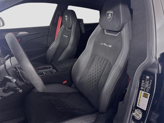 Photo of 2024 Black Lamborghini Urus