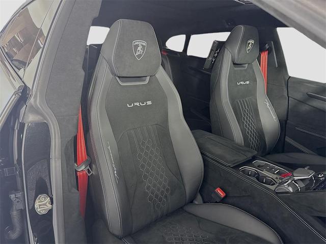 Photo of 2024 Black Lamborghini Urus