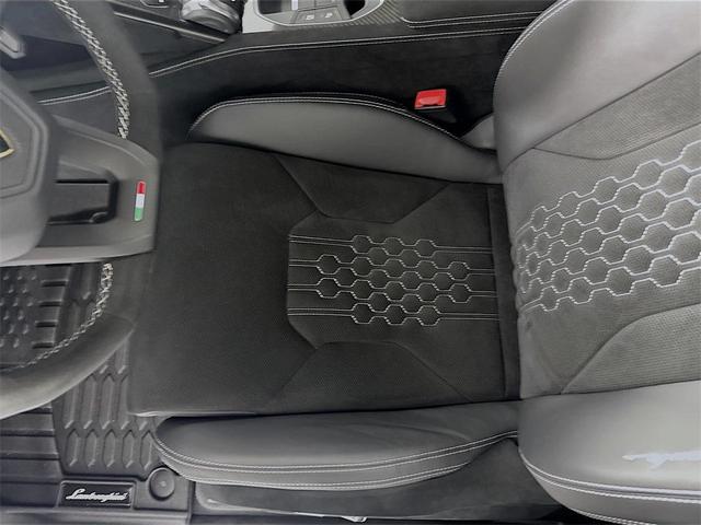 Photo of 2024 Black Lamborghini Urus