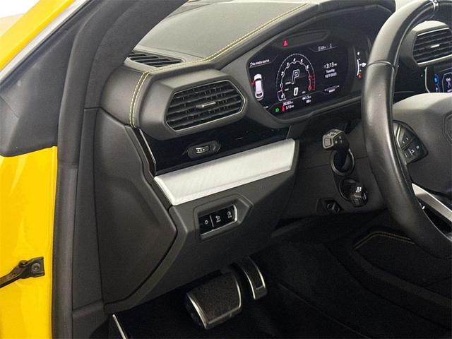 Photo of 2022 Giallo Auge Metallic Lamborghini Urus