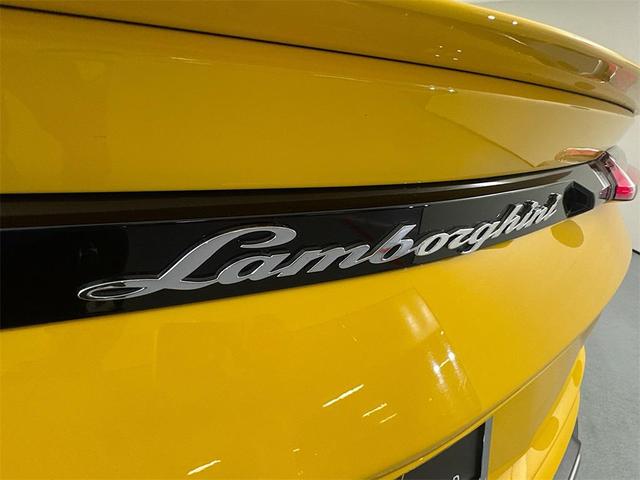 Photo of 2022 Giallo Auge Metallic Lamborghini Urus