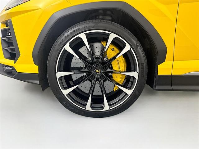 Photo of 2022 Giallo Auge Metallic Lamborghini Urus