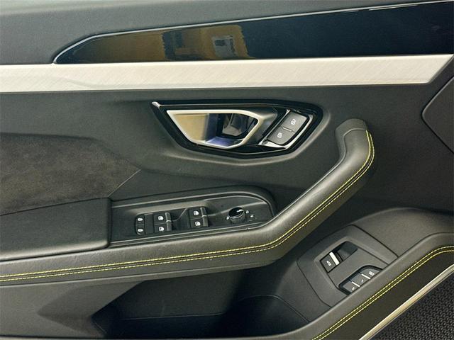 Photo of 2022 Giallo Auge Metallic Lamborghini Urus