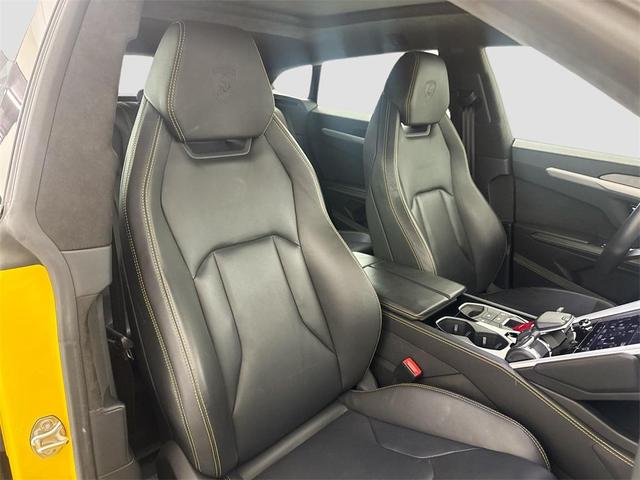 Photo of 2022 Giallo Auge Metallic Lamborghini Urus