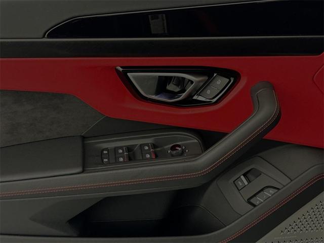 Photo of 2023 Black Lamborghini Urus