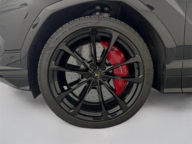 Photo of 2023 Black Lamborghini Urus