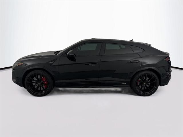 Photo of 2023 Black Lamborghini Urus