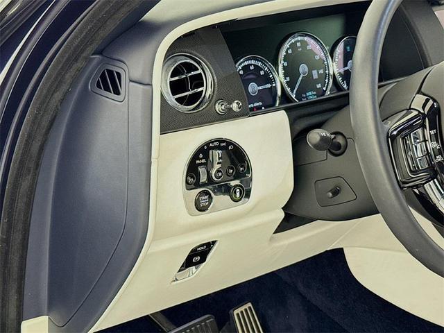Photo of 2020 Blue Rolls-Royce Cullinan