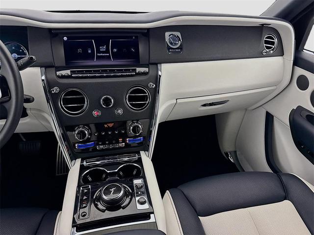 Photo of 2020 Blue Rolls-Royce Cullinan