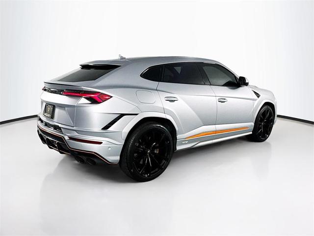 Photo of 2023 Silver Lamborghini Urus