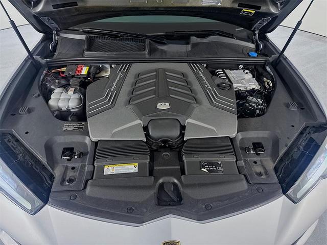 Photo of 2023 Silver Lamborghini Urus