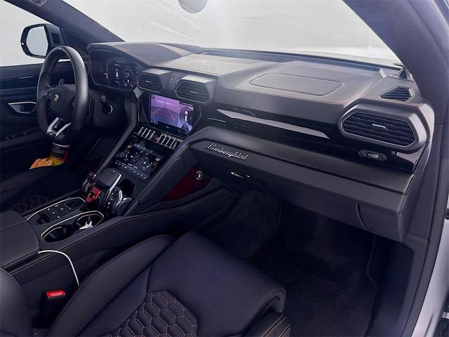 Photo of 2023 Silver Lamborghini Urus