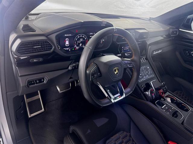 Photo of 2023 Silver Lamborghini Urus