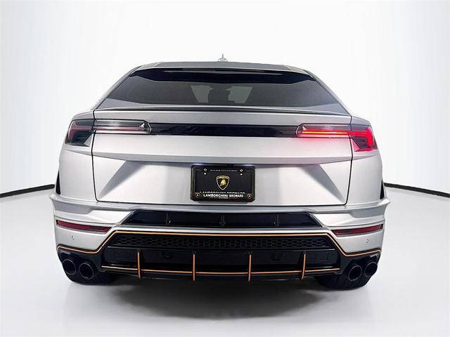 Photo of 2023 Silver Lamborghini Urus