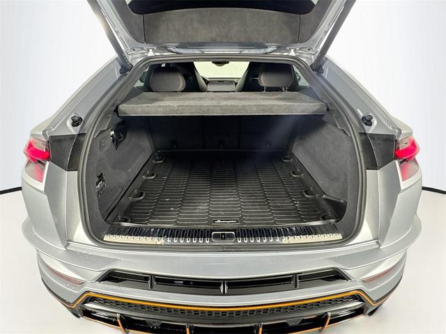 Photo of 2023 Silver Lamborghini Urus
