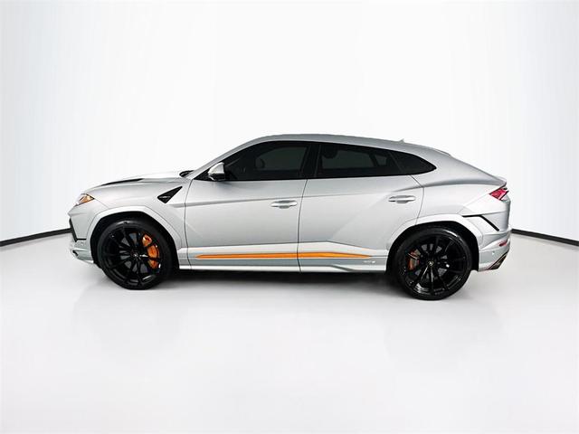 Photo of 2023 Silver Lamborghini Urus