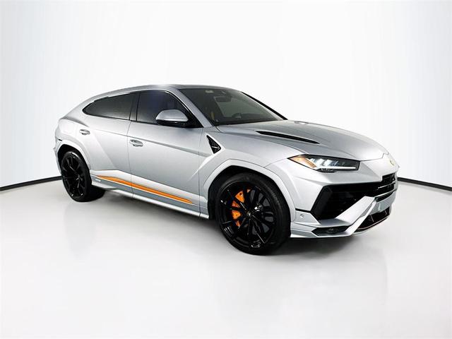 Photo of 2023 Silver Lamborghini Urus