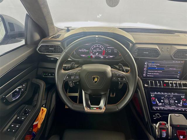 Photo of 2023 Silver Lamborghini Urus