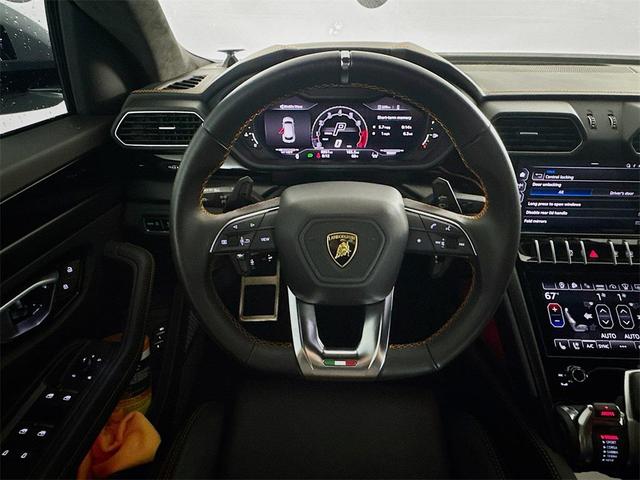 Photo of 2023 Silver Lamborghini Urus