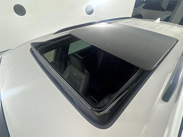 Photo of 2024 Crystal White Tricoat Cadillac XT6