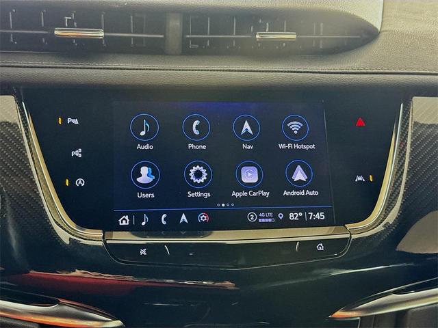Photo of 2024 Crystal White Tricoat Cadillac XT6