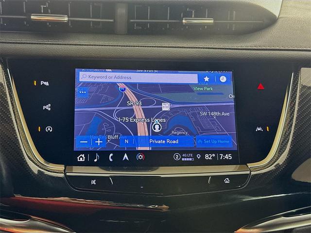 Photo of 2024 Crystal White Tricoat Cadillac XT6