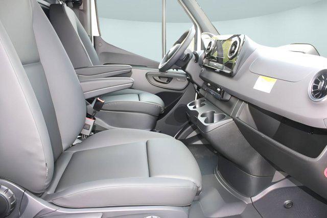 Photo of 2025 Arctic White Mercedes-Benz Sprinter 2500