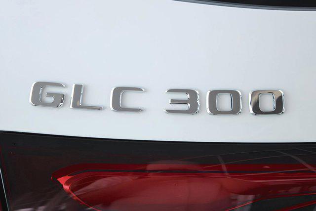 Photo of 2025 Polar White Mercedes-Benz GLC 300