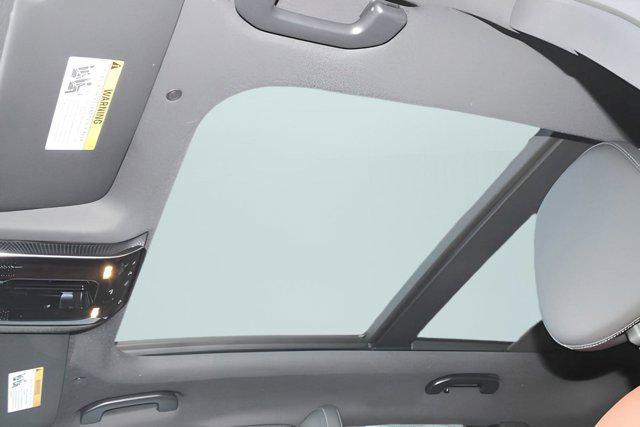 Photo of 2025 Polar White Mercedes-Benz GLC 300