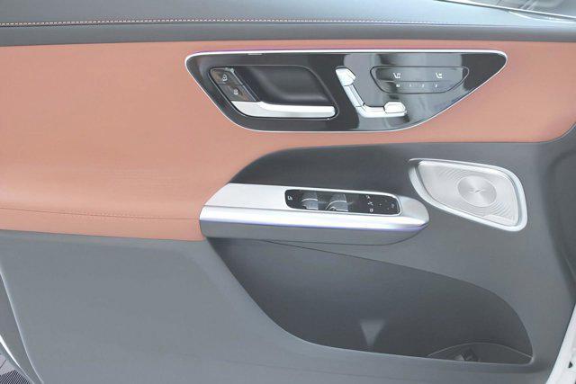 Photo of 2025 Polar White Mercedes-Benz GLC 300