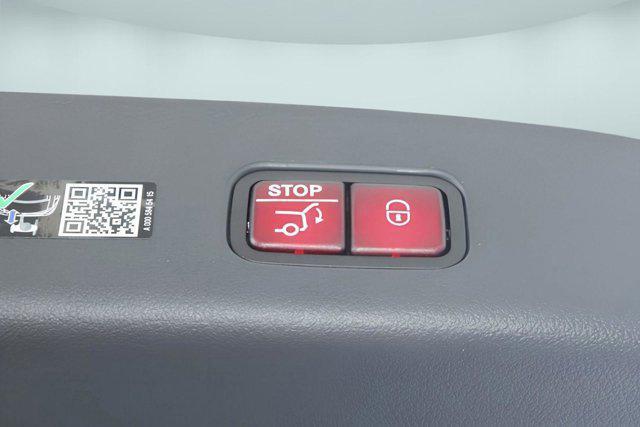 Photo of 2025 Polar White Mercedes-Benz GLC 300