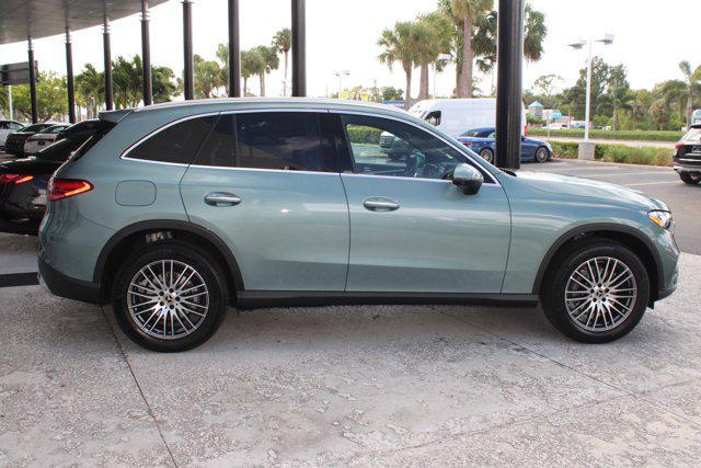 Photo of 2026 Verde Silver Metallic Mercedes-Benz GLC 300