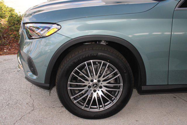 Photo of 2026 Verde Silver Metallic Mercedes-Benz GLC 300