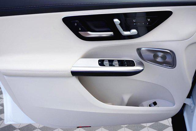 Photo of 2025 Polar White Mercedes-Benz GLC 350e