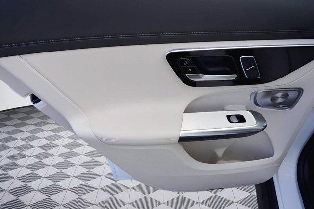 Photo of 2025 Polar White Mercedes-Benz GLC 350e
