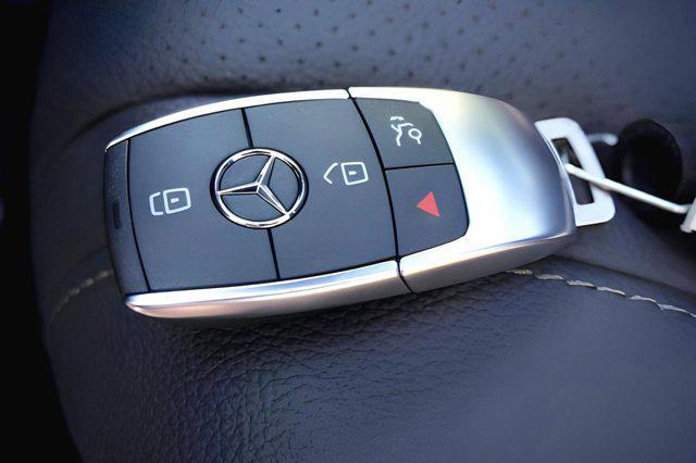 Photo of 2025 Polar White Mercedes-Benz GLE 350